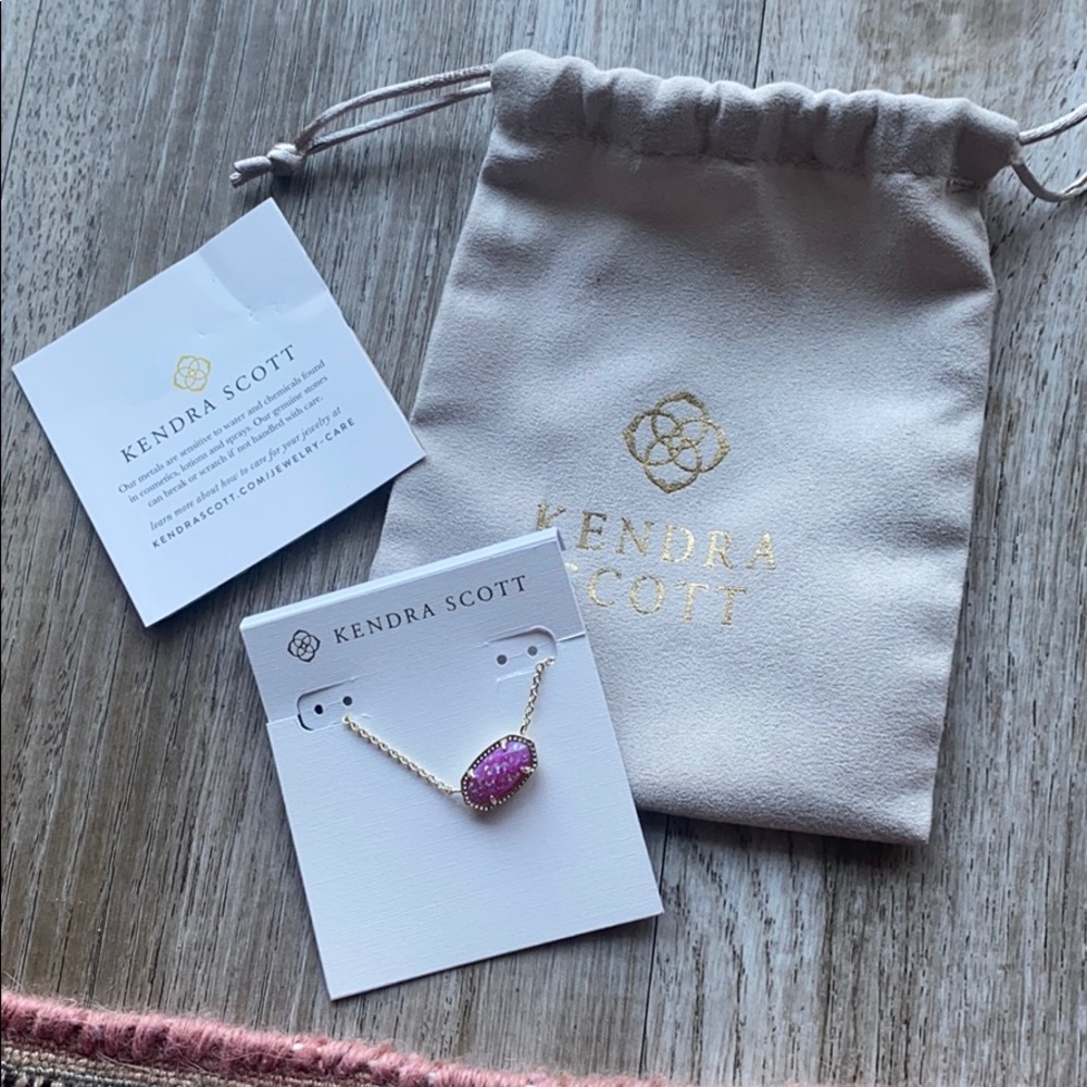 Kendra Scott necklace